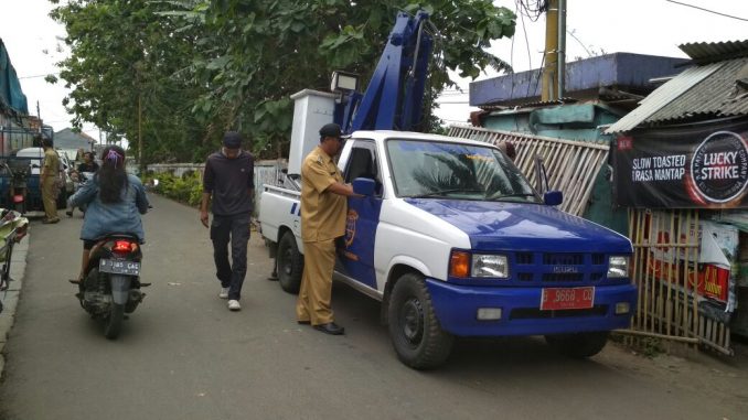Telah Lama Padam, Tiang Listrik di Tanah Tinggi Akhirnya Diperbaiki